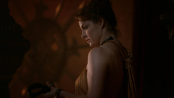 extant_GameOfThrones_2x04-GardenOfBones_1183