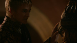 extant_GameOfThrones_2x04-GardenOfBones_1236