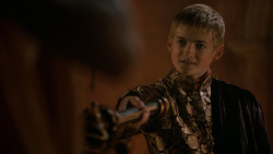extant_GameOfThrones_2x04-GardenOfBones_1282