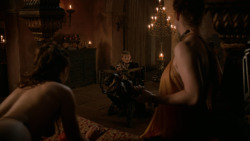 extant_GameOfThrones_2x04-GardenOfBones_1340