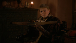 extant_GameOfThrones_2x04-GardenOfBones_1343