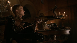 extant_GameOfThrones_2x04-GardenOfBones_1370