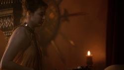extant_GameOfThrones_2x04-GardenOfBones_1377