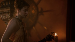 extant_GameOfThrones_2x04-GardenOfBones_1378