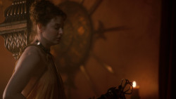 extant_GameOfThrones_2x04-GardenOfBones_1380