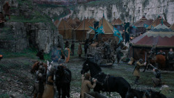 extant_GameOfThrones_2x04-GardenOfBones_1414