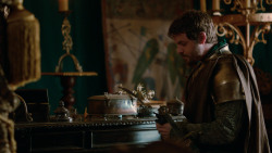 extant_GameOfThrones_2x04-GardenOfBones_1459