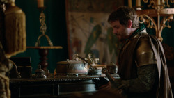 extant_GameOfThrones_2x04-GardenOfBones_1460
