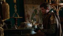 extant_GameOfThrones_2x04-GardenOfBones_1461