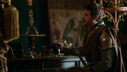 extant_GameOfThrones_2x04-GardenOfBones_1463