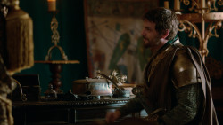 extant_GameOfThrones_2x04-GardenOfBones_1465