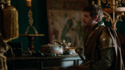 extant_GameOfThrones_2x04-GardenOfBones_1466