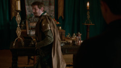 extant_GameOfThrones_2x04-GardenOfBones_1479