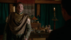 extant_GameOfThrones_2x04-GardenOfBones_1483