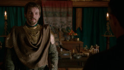 extant_GameOfThrones_2x04-GardenOfBones_1485