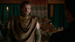 extant_GameOfThrones_2x04-GardenOfBones_1486