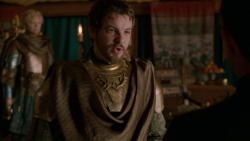extant_GameOfThrones_2x04-GardenOfBones_1489