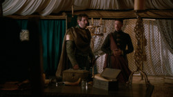 extant_GameOfThrones_2x04-GardenOfBones_1511