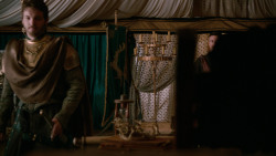 extant_GameOfThrones_2x04-GardenOfBones_1516