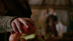 extant_GameOfThrones_2x04-GardenOfBones_1525