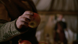 extant_GameOfThrones_2x04-GardenOfBones_1526