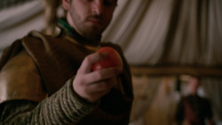 extant_GameOfThrones_2x04-GardenOfBones_1527