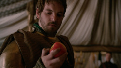 extant_GameOfThrones_2x04-GardenOfBones_1528