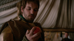 extant_GameOfThrones_2x04-GardenOfBones_1530