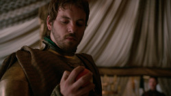 extant_GameOfThrones_2x04-GardenOfBones_1532