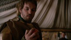 extant_GameOfThrones_2x04-GardenOfBones_1533
