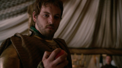 extant_GameOfThrones_2x04-GardenOfBones_1534