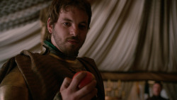 extant_GameOfThrones_2x04-GardenOfBones_1536