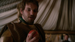 extant_GameOfThrones_2x04-GardenOfBones_1537