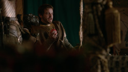 extant_GameOfThrones_2x04-GardenOfBones_1556