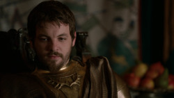 extant_GameOfThrones_2x04-GardenOfBones_1586