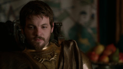 extant_GameOfThrones_2x04-GardenOfBones_1587