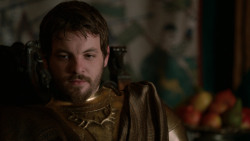 extant_GameOfThrones_2x04-GardenOfBones_1588