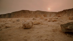 extant_GameOfThrones_2x04-GardenOfBones_1832