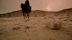 extant_GameOfThrones_2x04-GardenOfBones_1836
