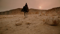 extant_GameOfThrones_2x04-GardenOfBones_1837