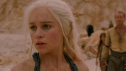 extant_GameOfThrones_2x04-GardenOfBones_1849