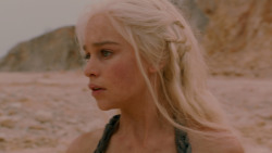 extant_GameOfThrones_2x04-GardenOfBones_1852