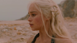 extant_GameOfThrones_2x04-GardenOfBones_1853