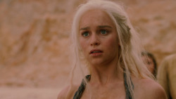 extant_GameOfThrones_2x04-GardenOfBones_1870
