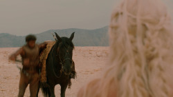 extant_GameOfThrones_2x04-GardenOfBones_1871