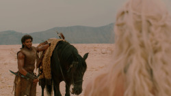 extant_GameOfThrones_2x04-GardenOfBones_1874