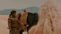 extant_GameOfThrones_2x04-GardenOfBones_1889