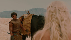 extant_GameOfThrones_2x04-GardenOfBones_1890