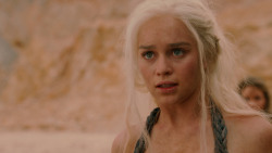 extant_GameOfThrones_2x04-GardenOfBones_1895