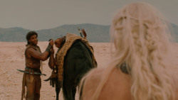 extant_GameOfThrones_2x04-GardenOfBones_1897